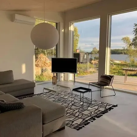 Villa Modernia Majoitusta Luonnon Keskellae
