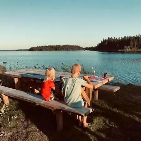 Modernia Majoitusta Luonnon Keskellae Villa
