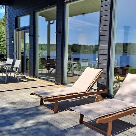 Villa Modernia Majoitusta Luonnon Keskellae